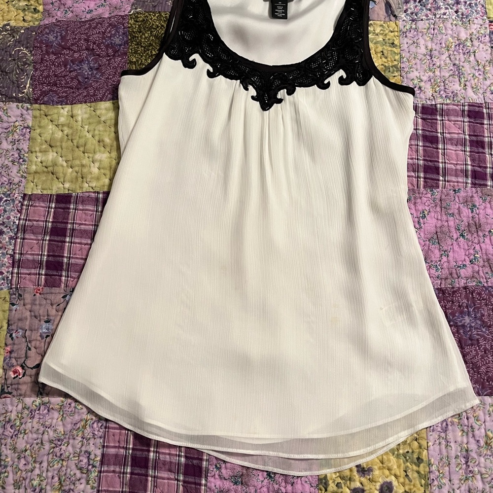 White House Black Market XS Black and White Sleeveless Blouse